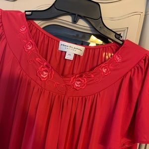 NWT Miss Elaine women’s Long soft & silky Red Flutter sleeve NightGown S